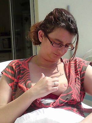 bungling mature private posing lay bare