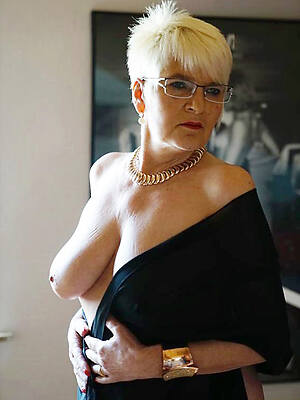 female parent nudes mature dwelling pics