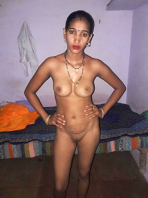 indian grown-up gentlemen love posing nude