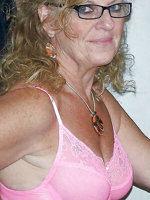 mature ladies in bras love posing nude