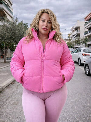 hot mature cameltoe teasing us