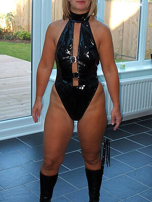 fabulous mature in latex porno free