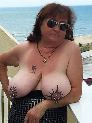 beautiful nude tattooed women