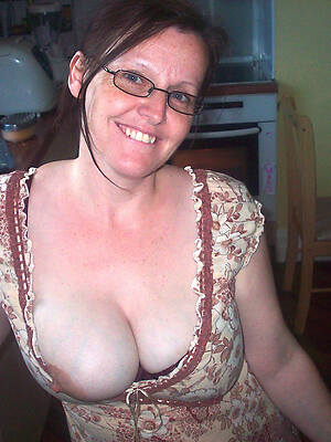 hot mom of age displaying her pussy