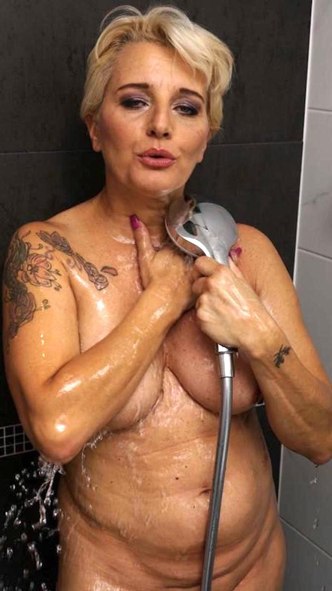 Full Grown Column Showering Maturenudewomen Net